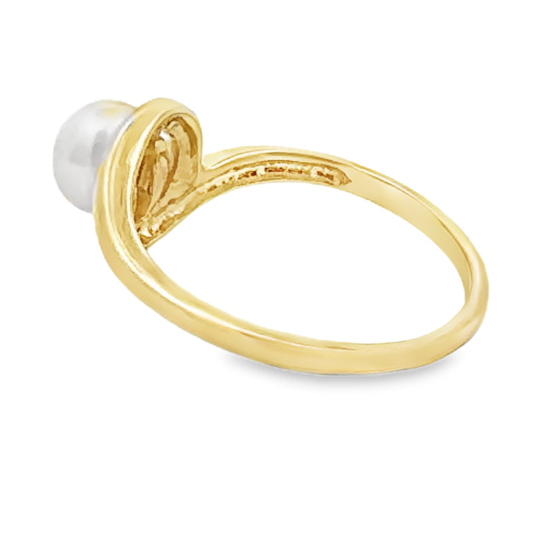 Natural .02ct FW Pearl Diamond Ring 10KT Yellow Gold