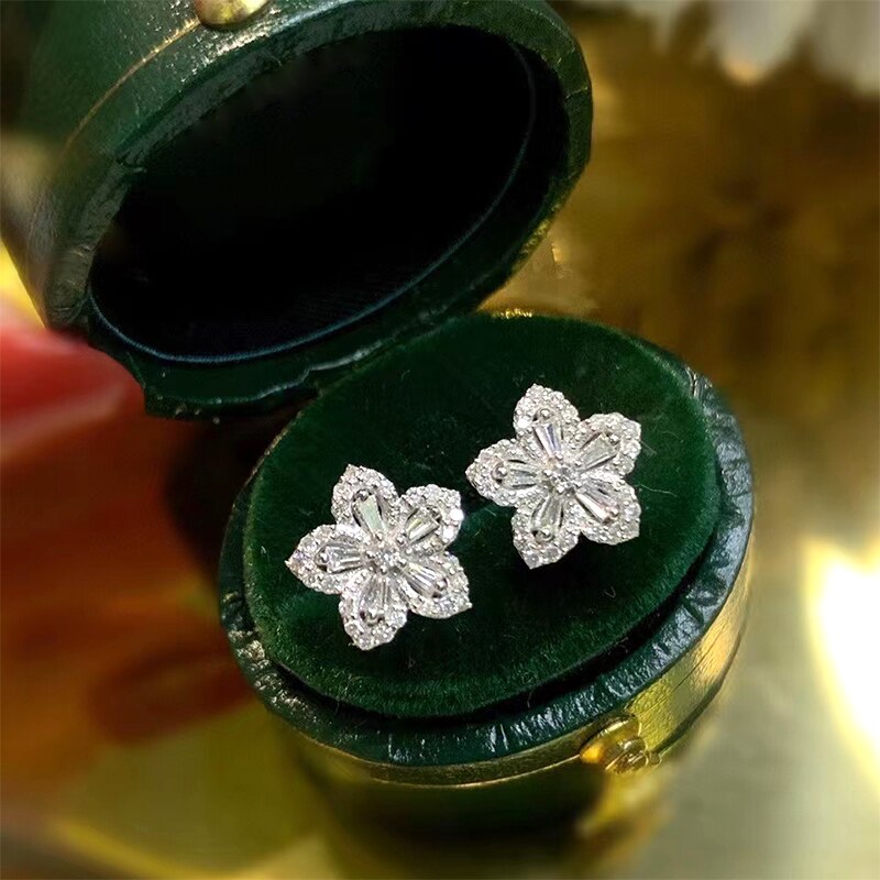 18K White Gold Diamond Star Shape Stud Earrings for Female