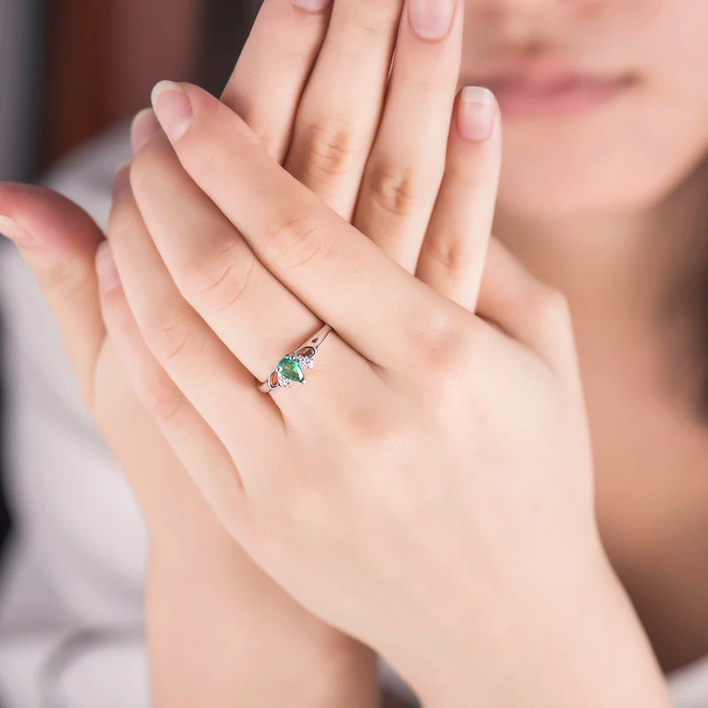 14K White Gold Green Pear Emerald Diamonds Ring for Women