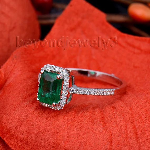 14kt White Gold Columbian Emerald Ring for Women