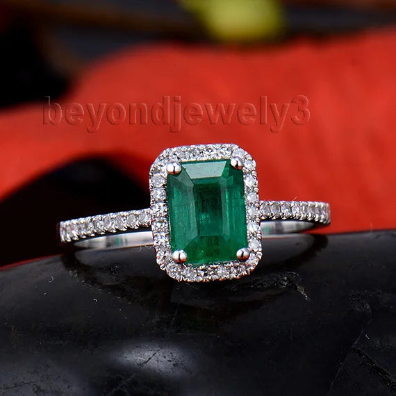 14kt White Gold Columbian Emerald Ring for Women