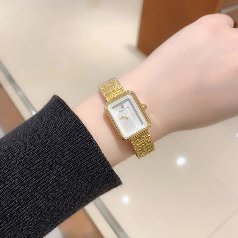 Luxury Steel Women's Quartz Wristwatch: Elegant Timepiece for Casual and Dress Occasions.