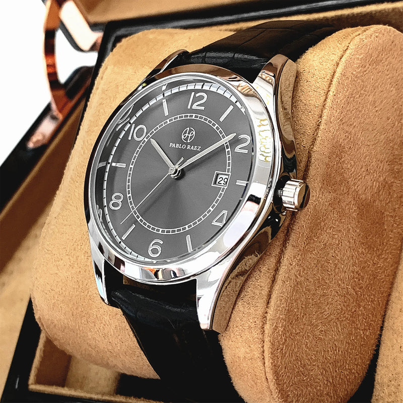 Luxury Man's Black Leather Wristwatch with Quartz Movement and Date Display.