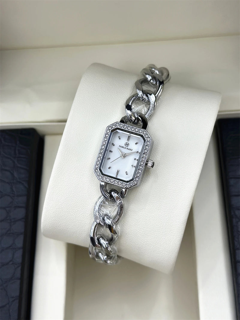 Elegant Yellow Gold Diamond Wristwatch for Women – High Quality Luxury Timepiece for Casual Dress.