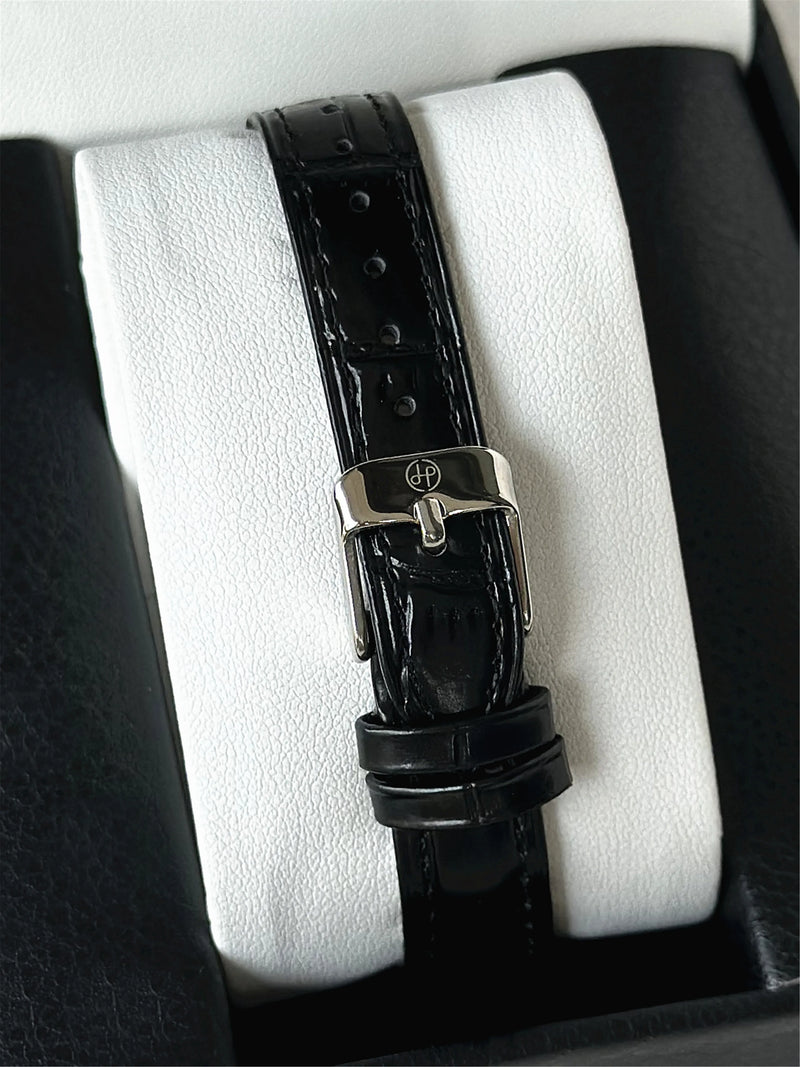 Elegant Luxury Watch for Women: High-Quality Leather Strap & Waterproof