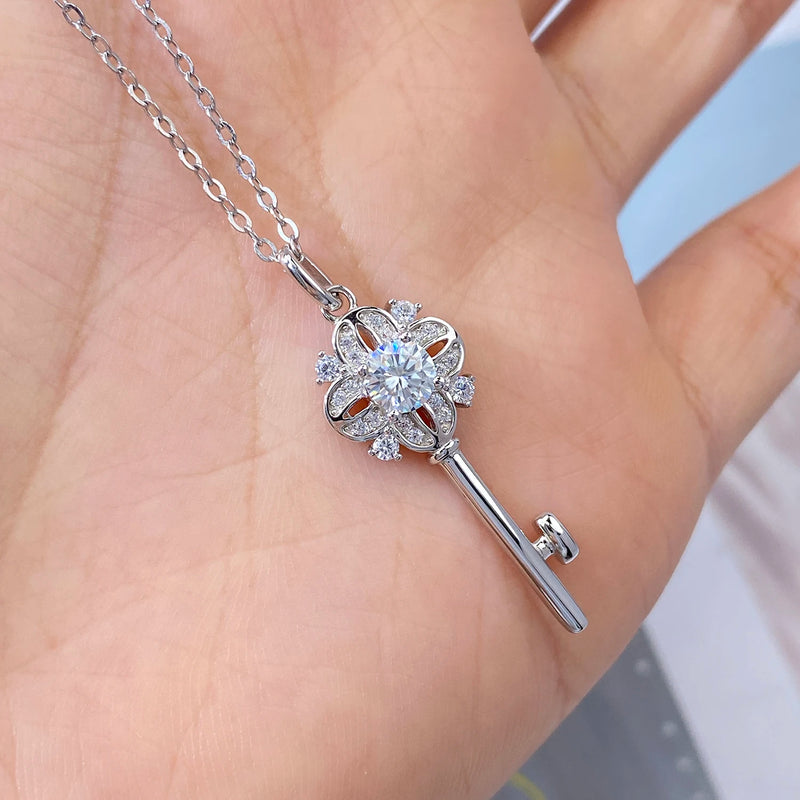 925 Sterling Silver 0.50ctw Moissanite Flower Pendant Necklace for Women