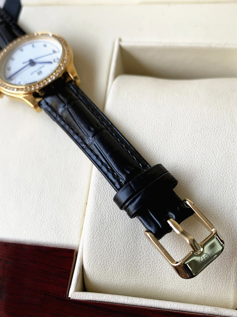 Luxury Gold Wristwatch for Women: High Quality Leather Strap, Waterproof, Elegant.