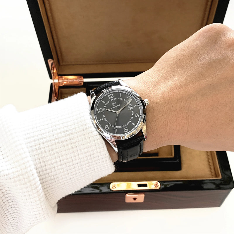 Luxury Man's Black Leather Wristwatch with Quartz Movement and Date Display.