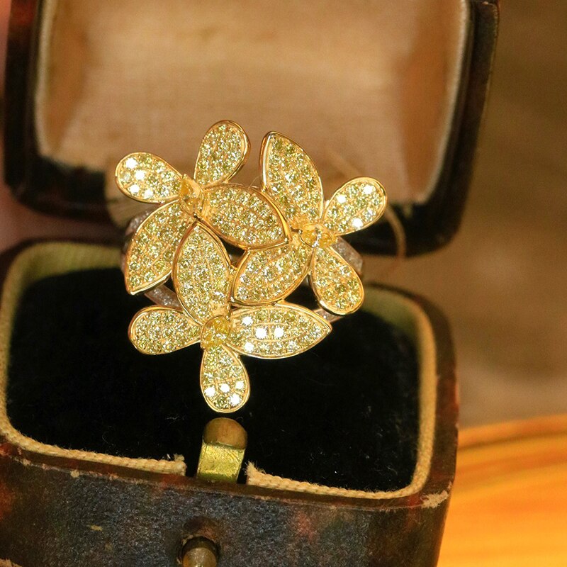 18K Yellow Gold 1.2 ctw Natural Diamond Flower Ring for Women