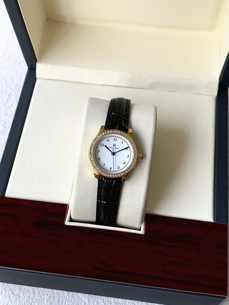 Luxury Gold Wristwatch for Women: High Quality Leather Strap, Waterproof, Elegant.