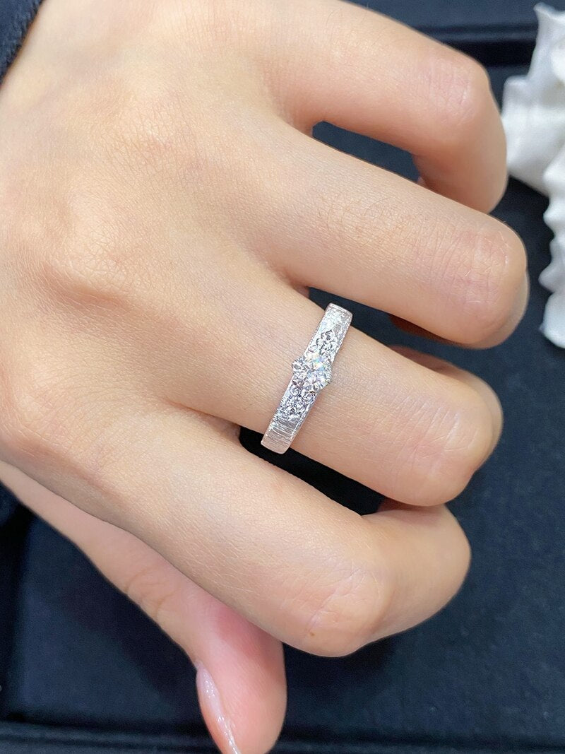 18K White Gold Natural Diamond Ring Classic Style for Women