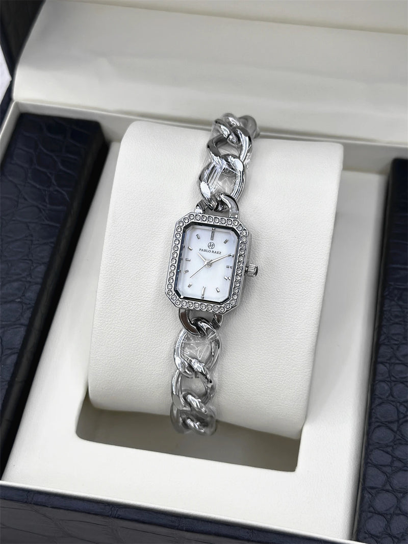 Elegant Yellow Gold Diamond Wristwatch for Women – High Quality Luxury Timepiece for Casual Dress.