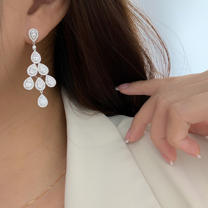 18K White Gold Diamond Dangle Earrings for Women
