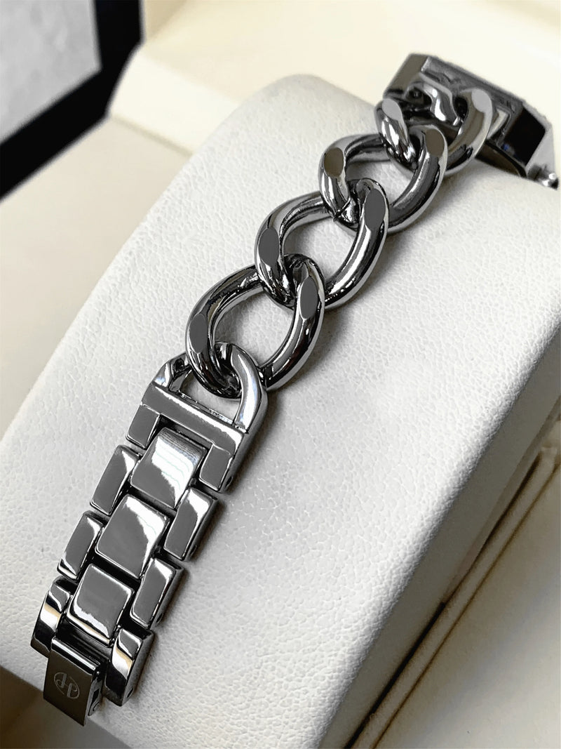 Elegant Classic Silver Wristwatch for Women - Quartz Movement & Steel Band.