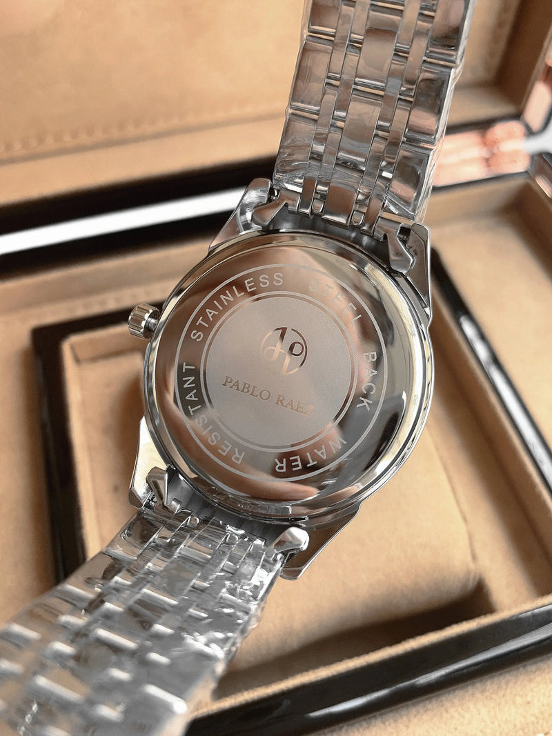 Stylish Men's Quartz Waterproof Wristwatch with Date Display