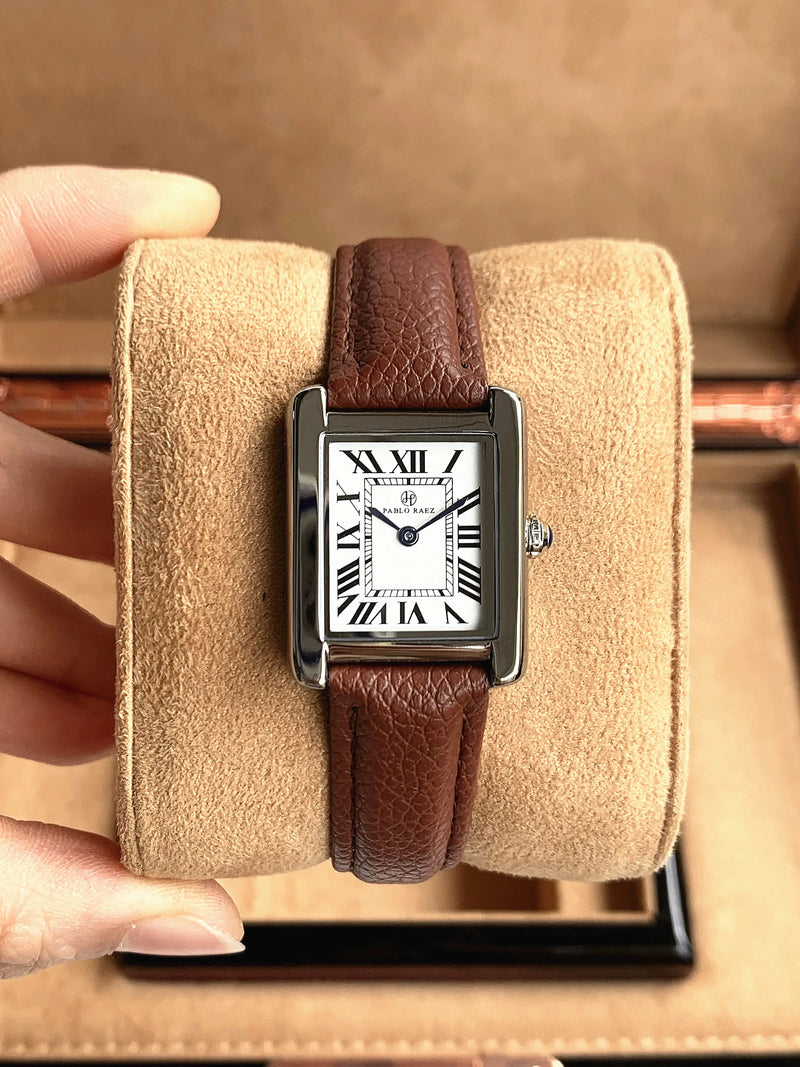 Elegant Lady's Quartz Wristwatch in Brown Leather