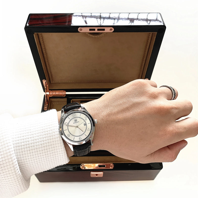 Luxury Man's Black Leather Wristwatch with Quartz Movement and Date Display.