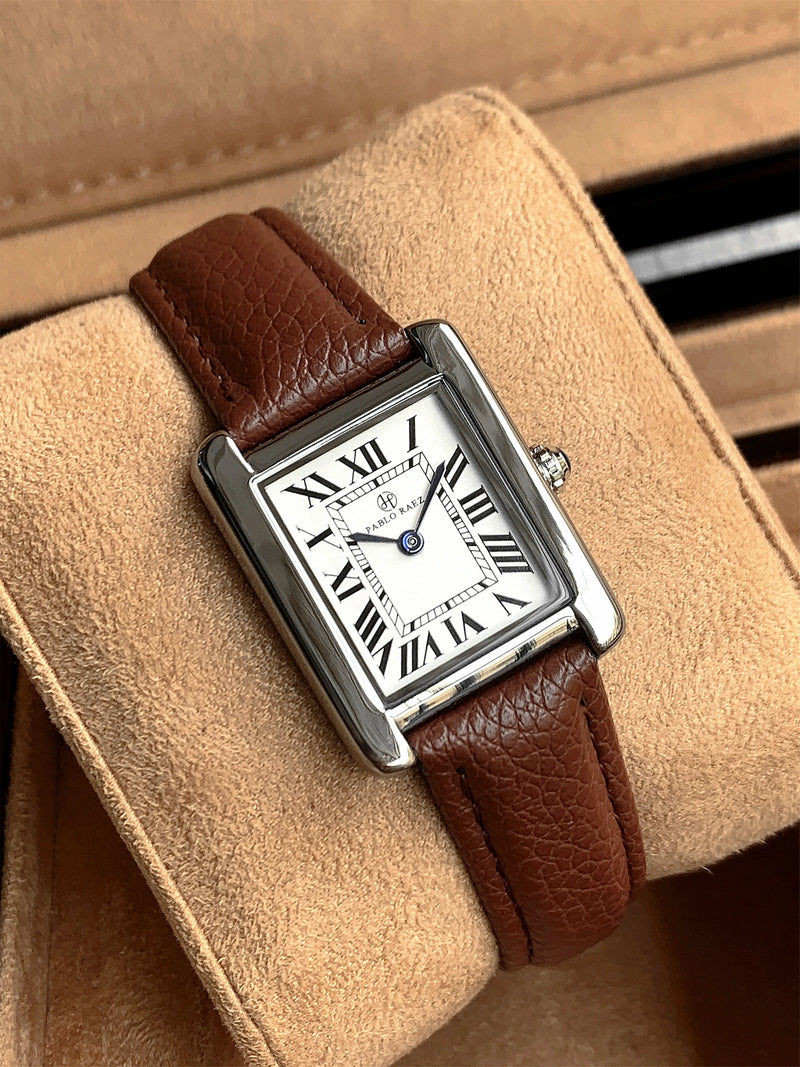 Elegant Lady's Quartz Wristwatch in Brown Leather