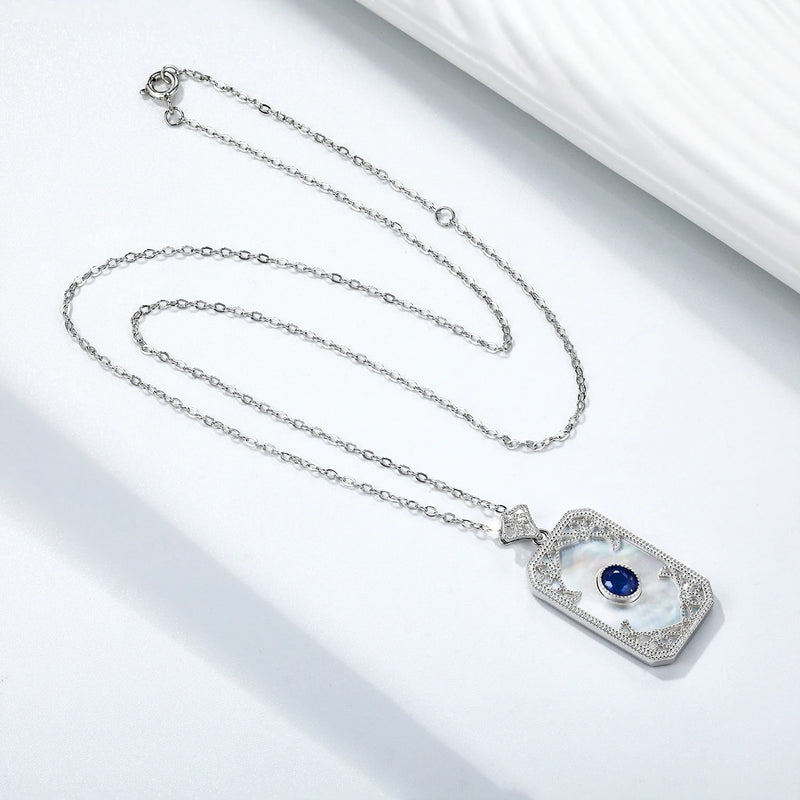 925 Sterling Silver Natural Sapphire Pendant Necklace for Women sagt das Model.