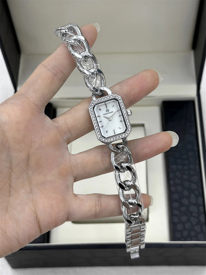 Elegant Yellow Gold Diamond Wristwatch for Women – High Quality Luxury Timepiece for Casual Dress.