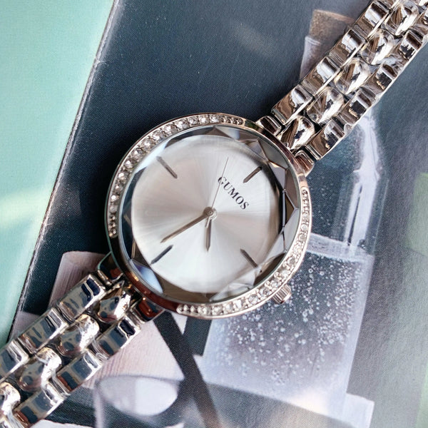 Elegant Women's Diamond Fashion Watch with Sleek Design