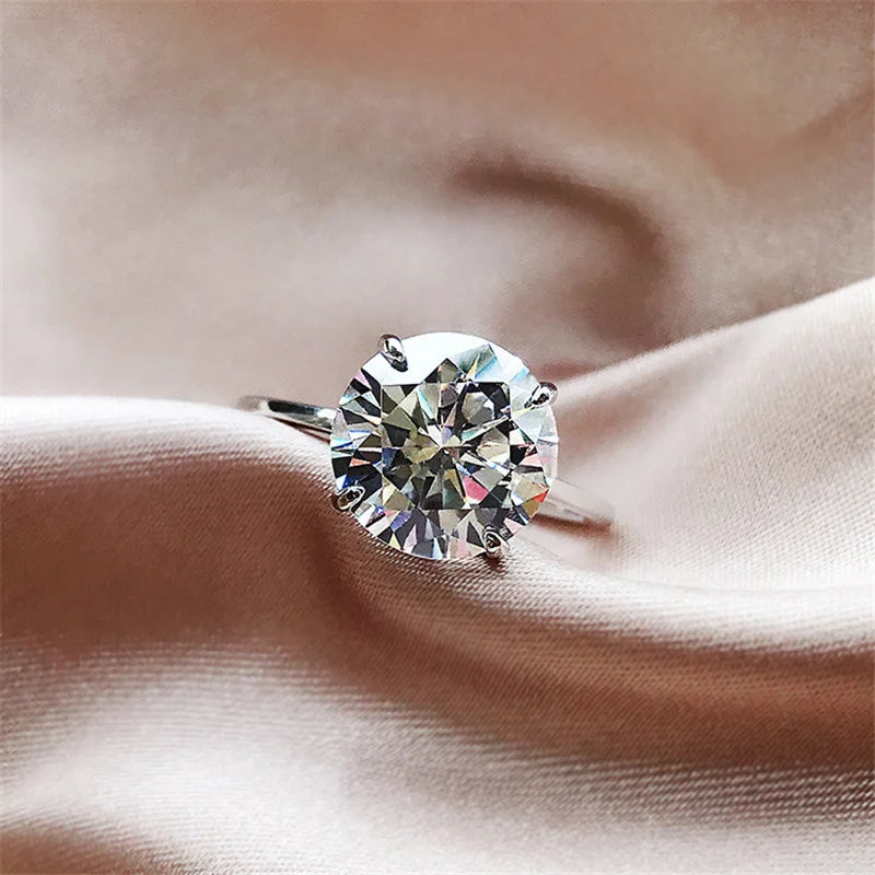 14K Gold Moissanite Wedding Ring for Women