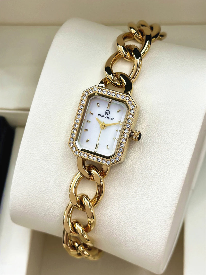 Elegant Yellow Gold Diamond Wristwatch for Women – High Quality Luxury Timepiece for Casual Dress.