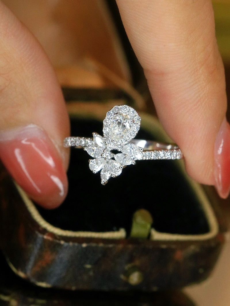 18K White Gold Round Diamond Fashion Wedding Rings for Women