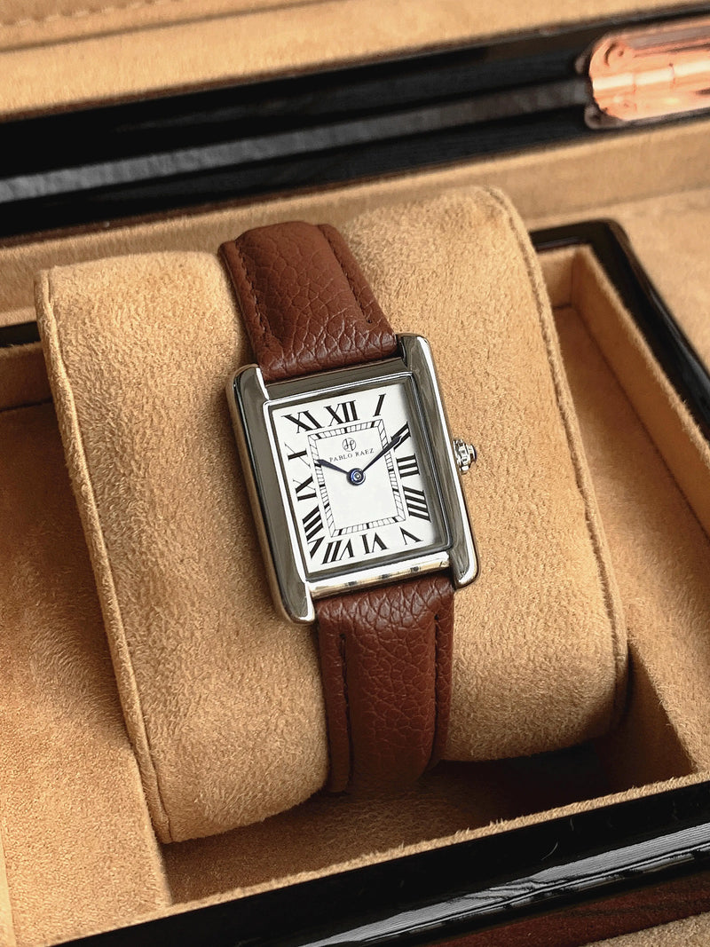 Elegant Lady's Quartz Wristwatch in Brown Leather