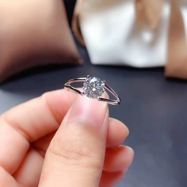 925 Sterling Silver 1 Carat Moissanite Fashion Ring for Women