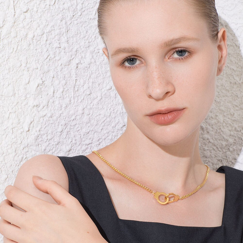 ENFASHION Punk Handcuffs Pendant Necklace Choker For Women Stainless Steel Link Chain Necklace Fashion Femme Jewelry Gifts P3013