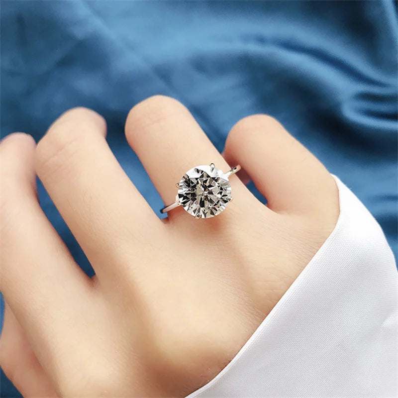 14K Gold Moissanite Wedding Ring for Women