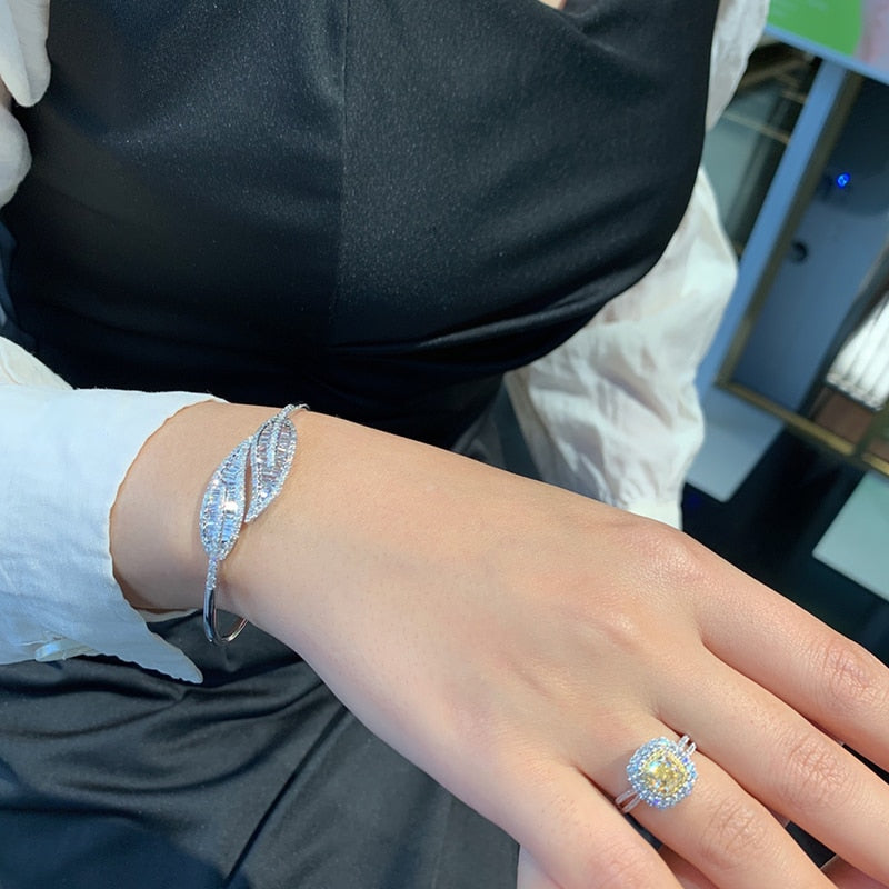 18K White Gold Natural Diamond Leaf Shape Bangle for Women
