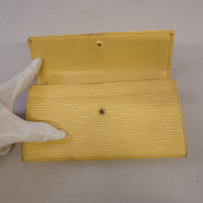 Auth Louis Vuitton Bi-Fold Wallet Epi Pochette Portomone Credit M6357A Vanilla