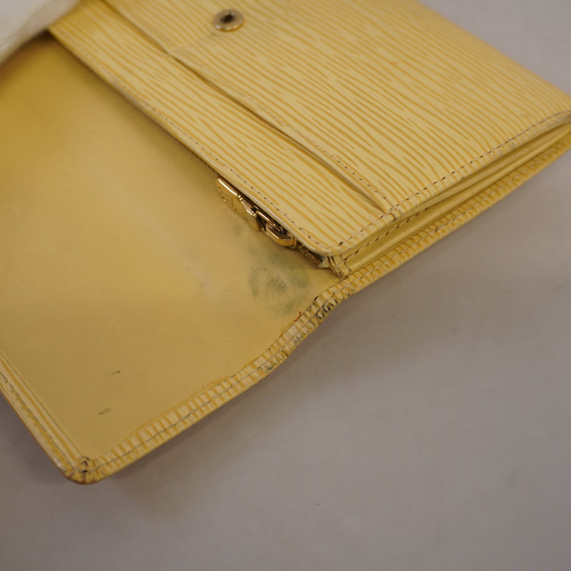 Auth Louis Vuitton Bi-Fold Wallet Epi Pochette Portomone Credit M6357A Vanilla