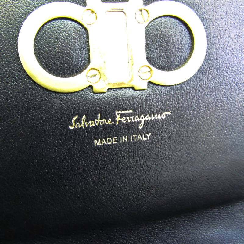 Salvatore Ferragamo Gancini 22 D334/00 Womens Calfskin Long Wallet (bi-fold) Black