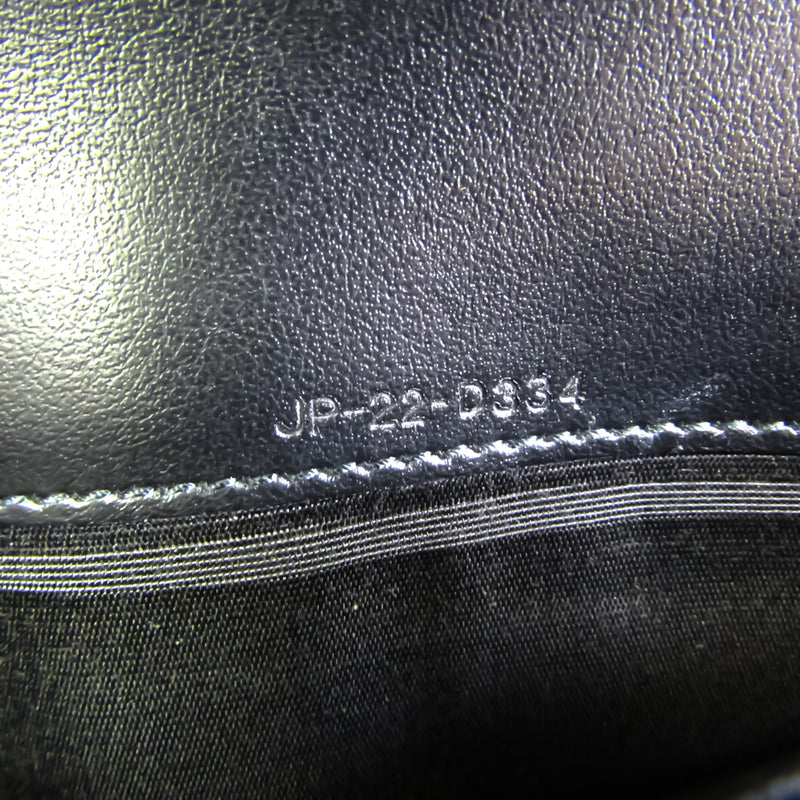 Salvatore Ferragamo Gancini 22 D334/00 Womens Calfskin Long Wallet (bi-fold) Black
