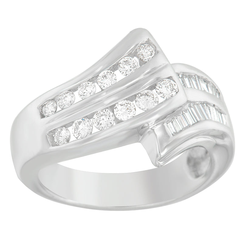 14K White Gold 7/8ct. TDW Round and Baguette-cut Diamond Ring (H-II1-I2)