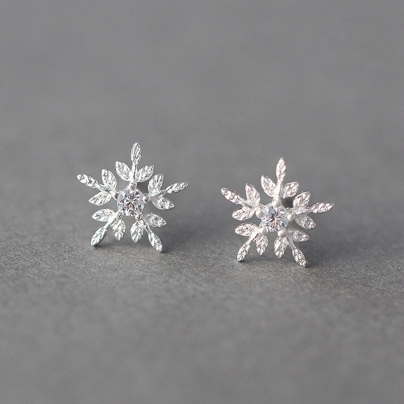 Fashion 925 Sterling Silver Snowflake Stud Earrings