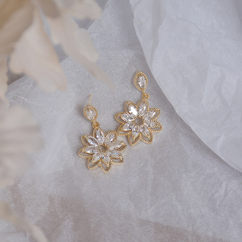 14K Real Gold Dainty Zirconia Flower Hollow Stud Earrings