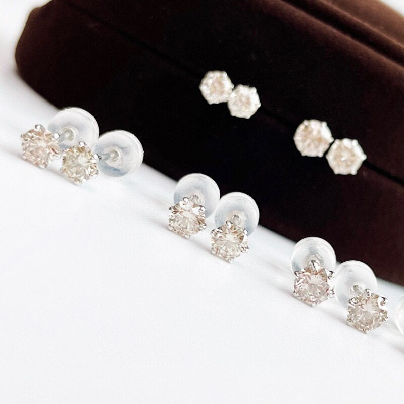 18K White Gold Diamond Stud Earrings for Woman