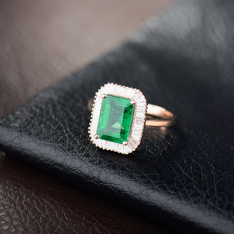 18Kt Rose Gold Emerald Diamond Ring for Women