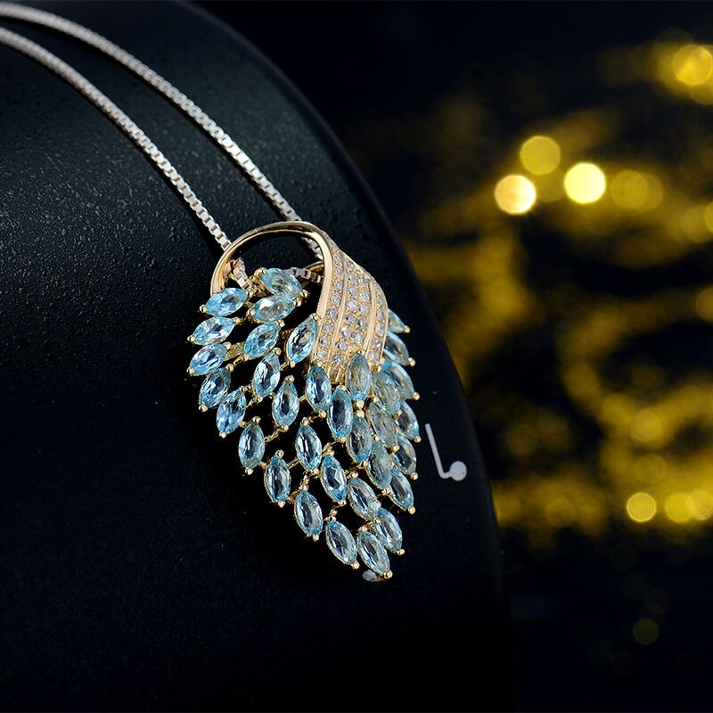 18Kt Yellow Gold Blue Topaz and Diamond Pendant for Women