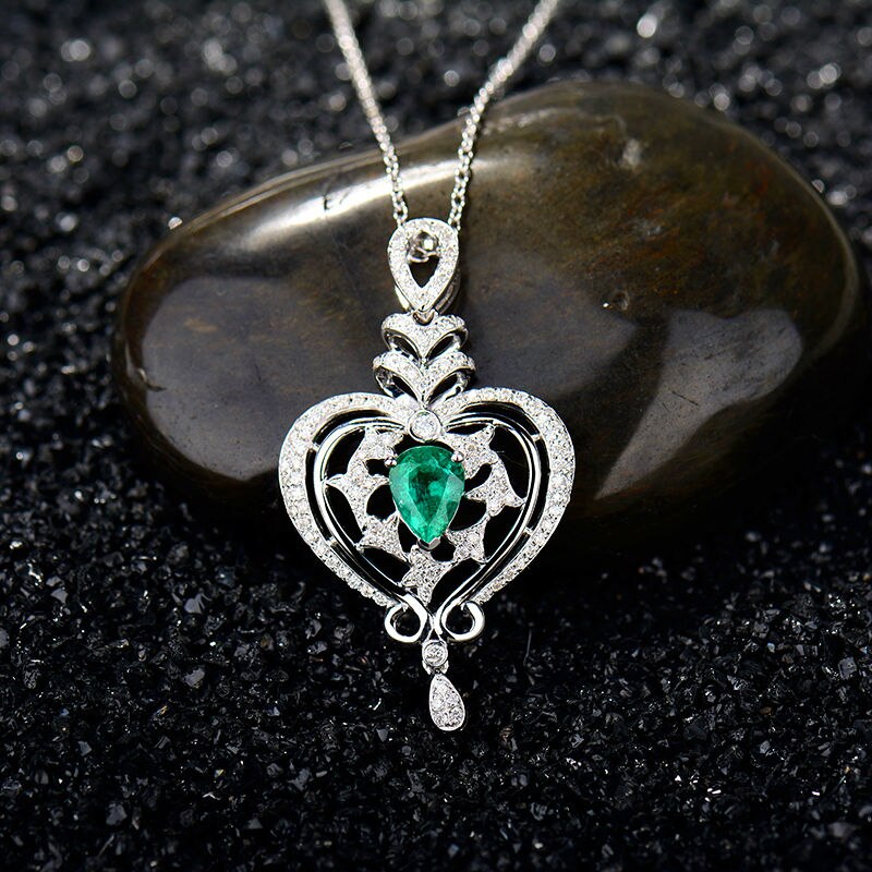 18k White Gold Emerald Pendant Necklace for Women