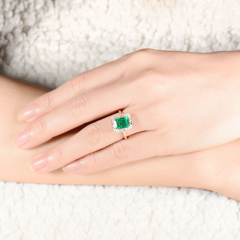 18Kt Rose Gold Emerald Diamond Ring for Women