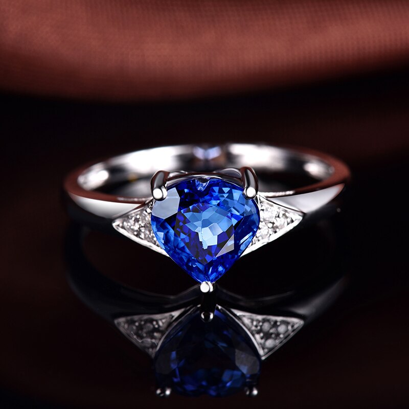 18K White Gold Tanzanite Ring with Diamonds