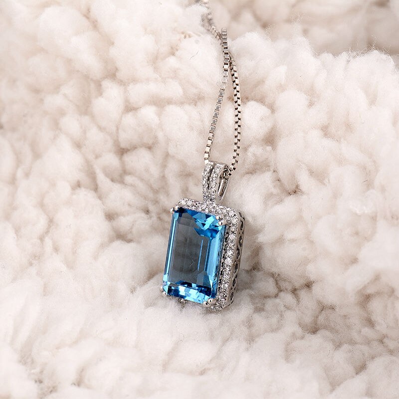 14Kt White Gold Blue Topaz Pendant Necklace for Women