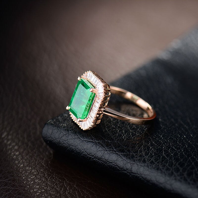 18Kt Rose Gold Emerald Diamond Ring for Women