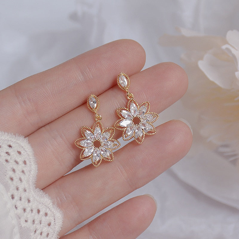 14K Real Gold Dainty Zirconia Flower Hollow Stud Earrings