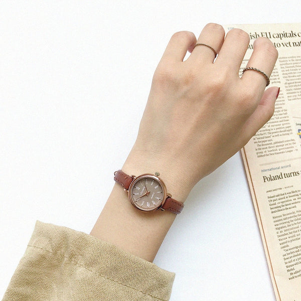 Retro Small Leather Bracelet Ladies Wristwatch